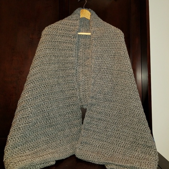 Oversized Grey Infinity scarf - Picture 3 of 3